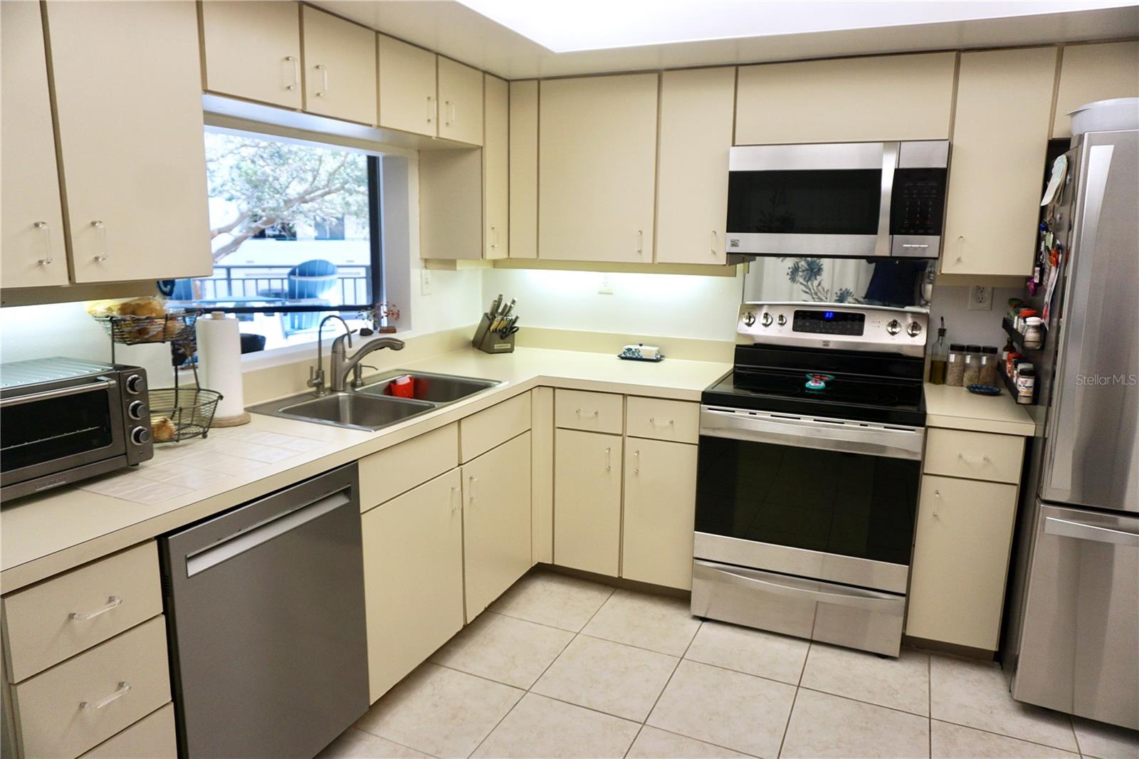 Photo 9 of 44 of 690 ISLAND WAY 211 condo