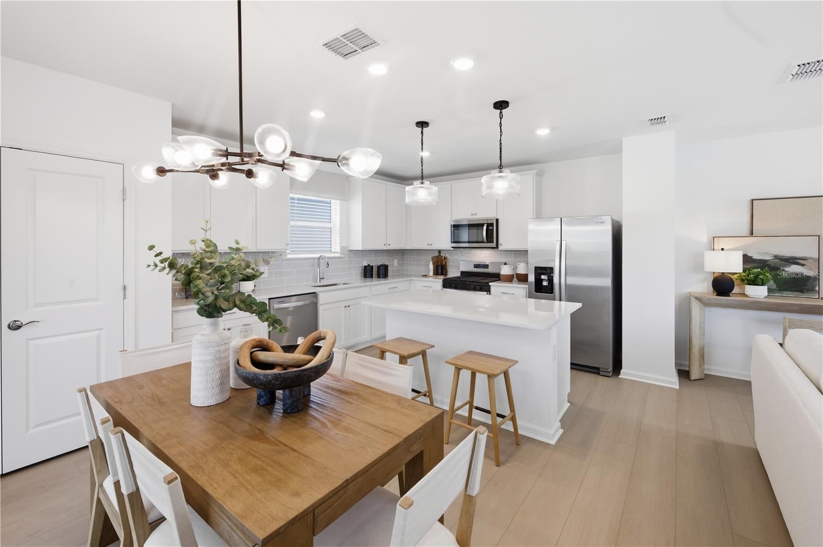 805 BALLEBY TRAIL