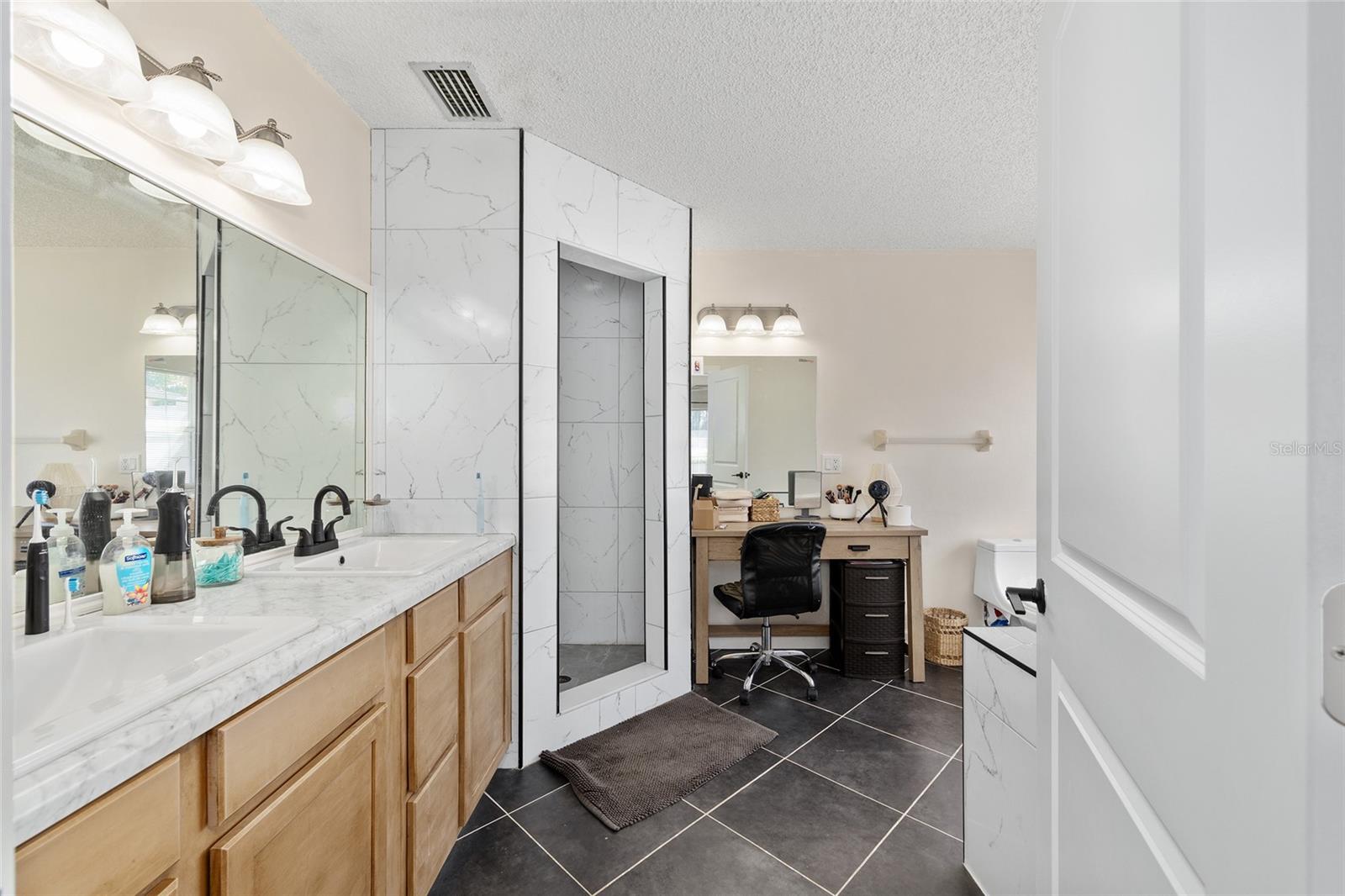 SILVER SPGS SHORES UN 07 - Residential