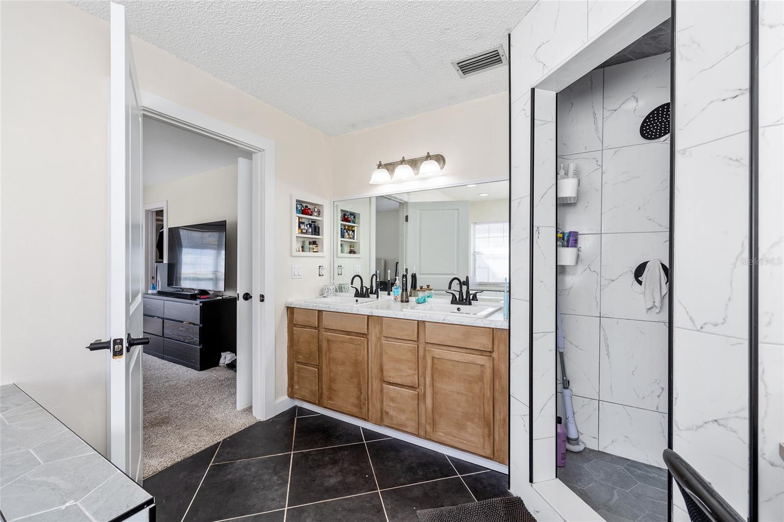 SILVER SPGS SHORES UN 07 - Residential