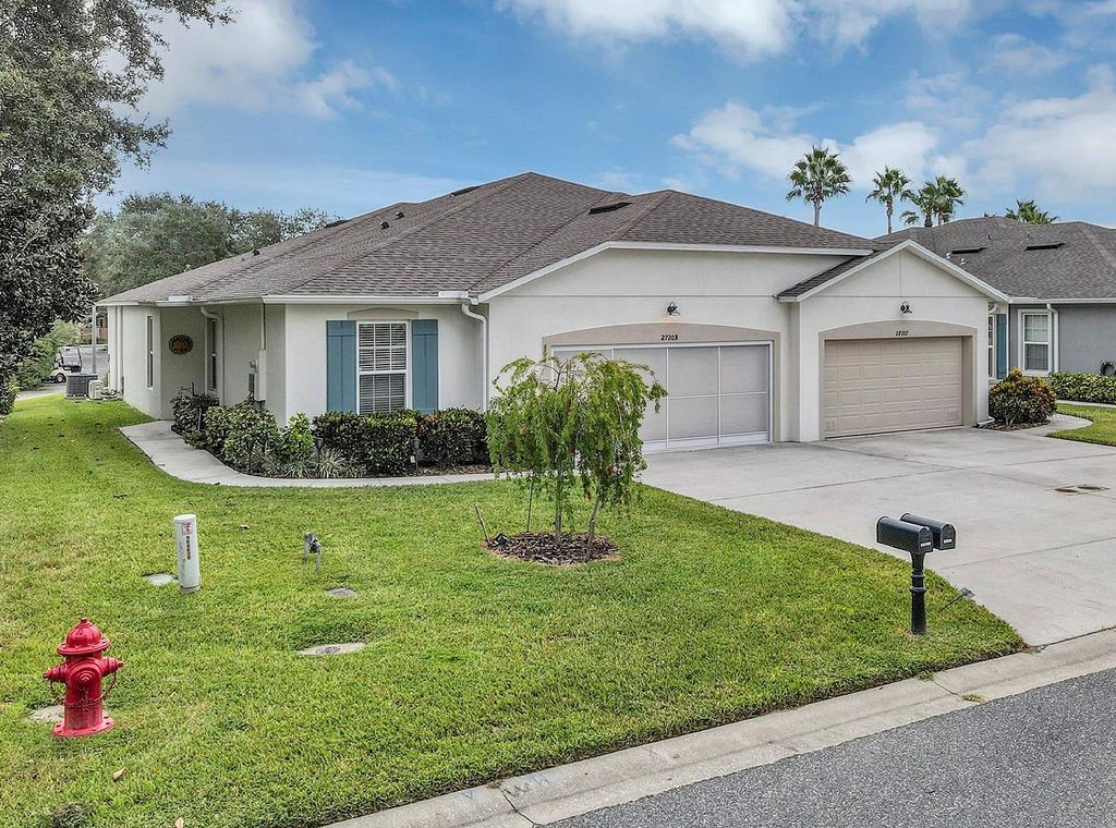 Photo of 27203 White Plains Way, Leesburg, FL 34748 (MLS # G5102352)