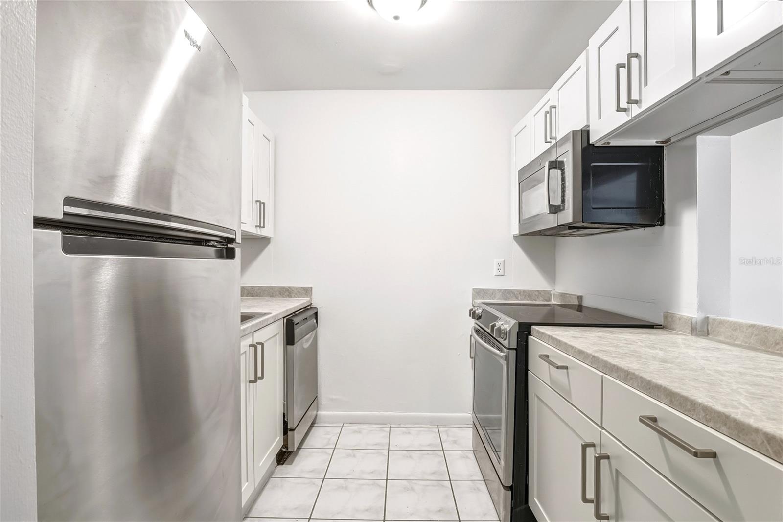 WIMBLEDON PARK CONDO 01 - Residential