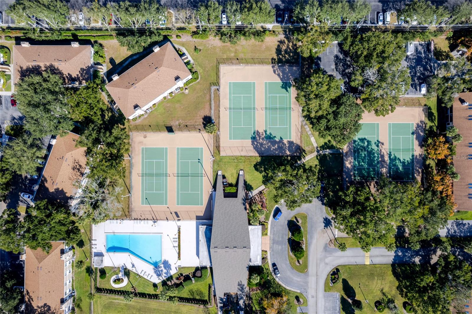 WIMBLEDON PARK CONDO 01 - Residential