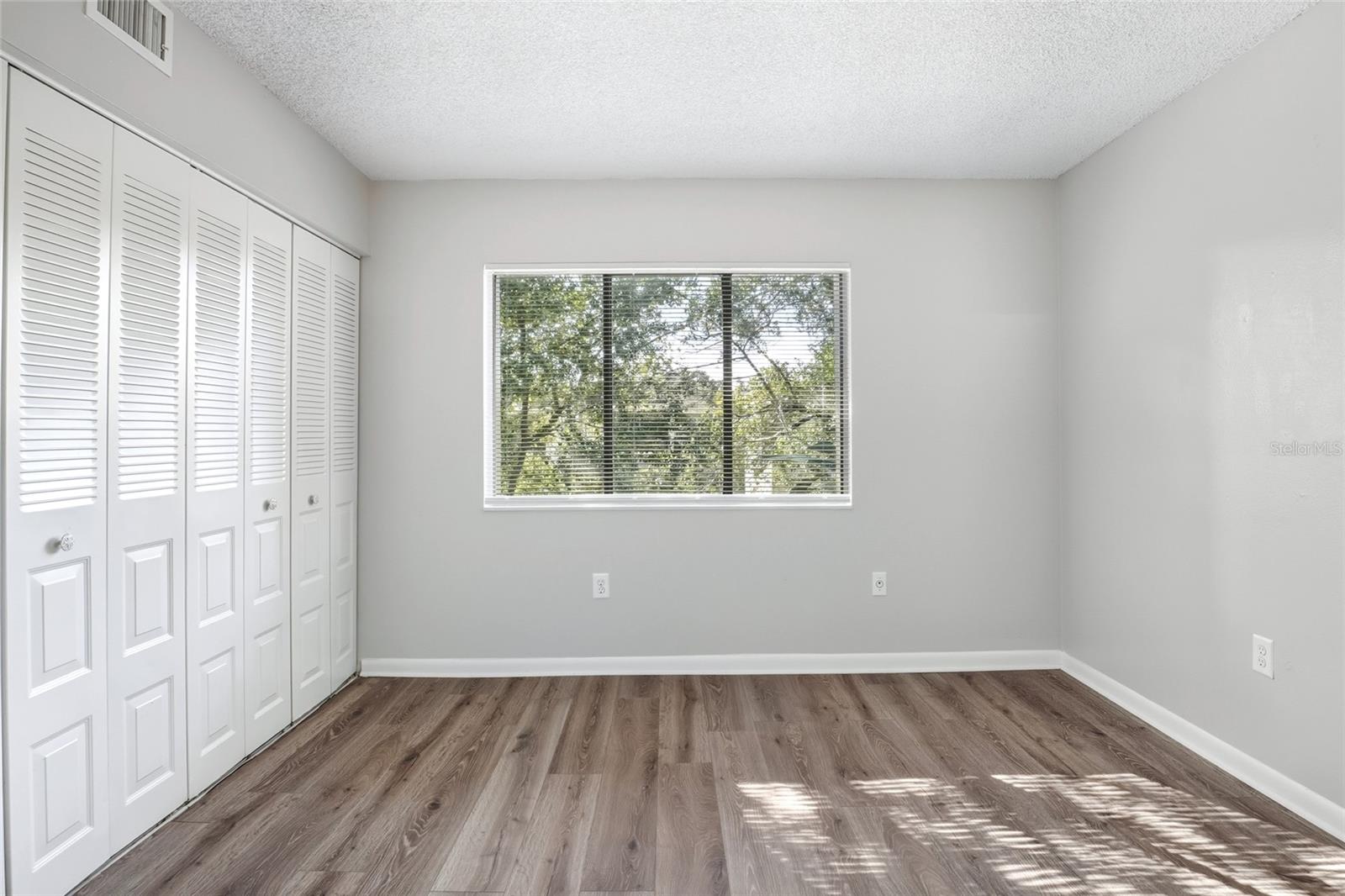 WIMBLEDON PARK CONDO 01 - Residential