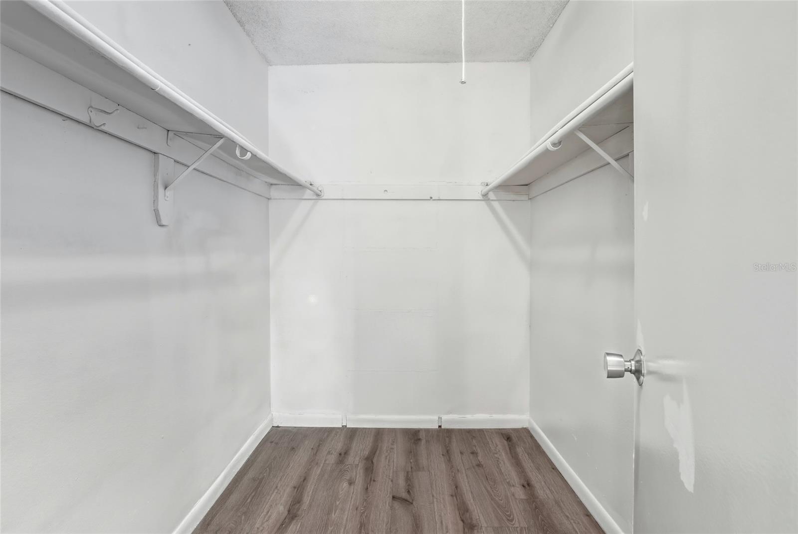 WIMBLEDON PARK CONDO 01 - Residential