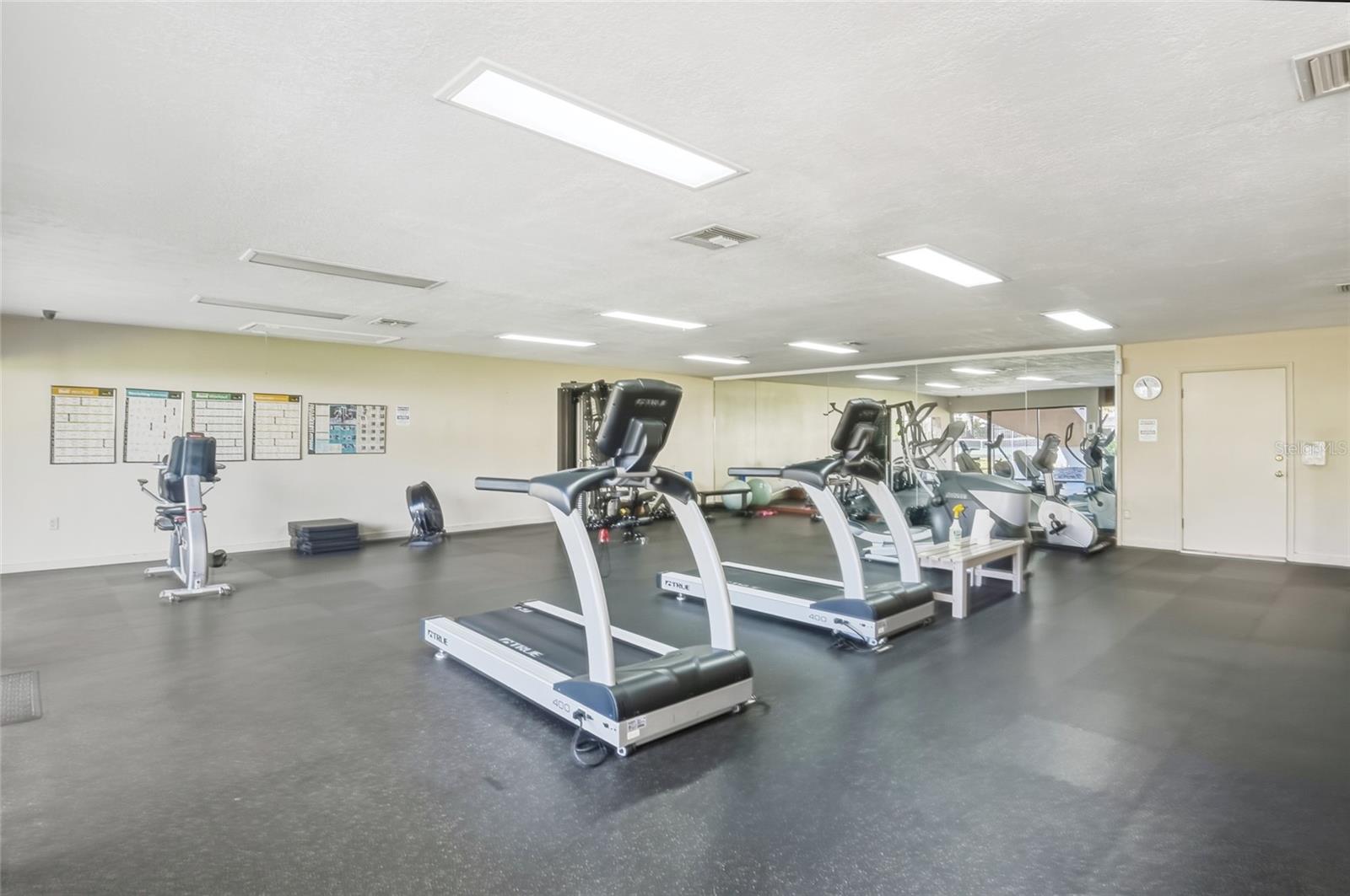 WIMBLEDON PARK CONDO 01 - Residential