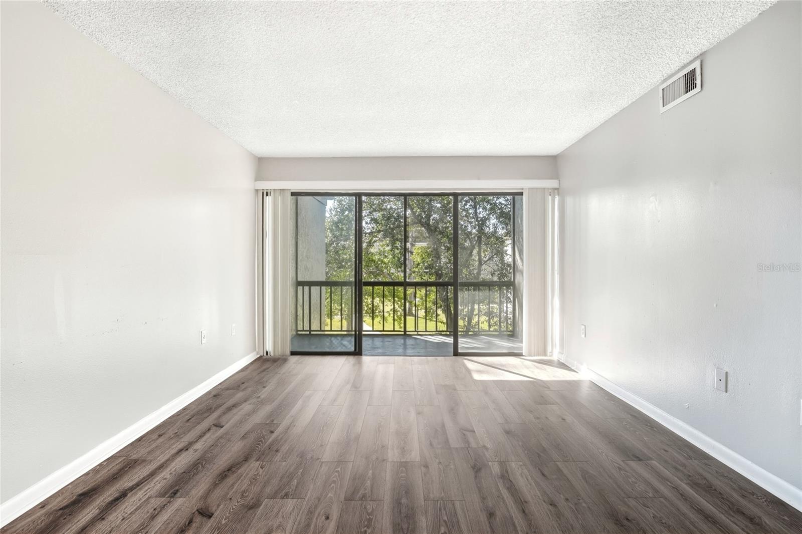 WIMBLEDON PARK CONDO 01 - Residential