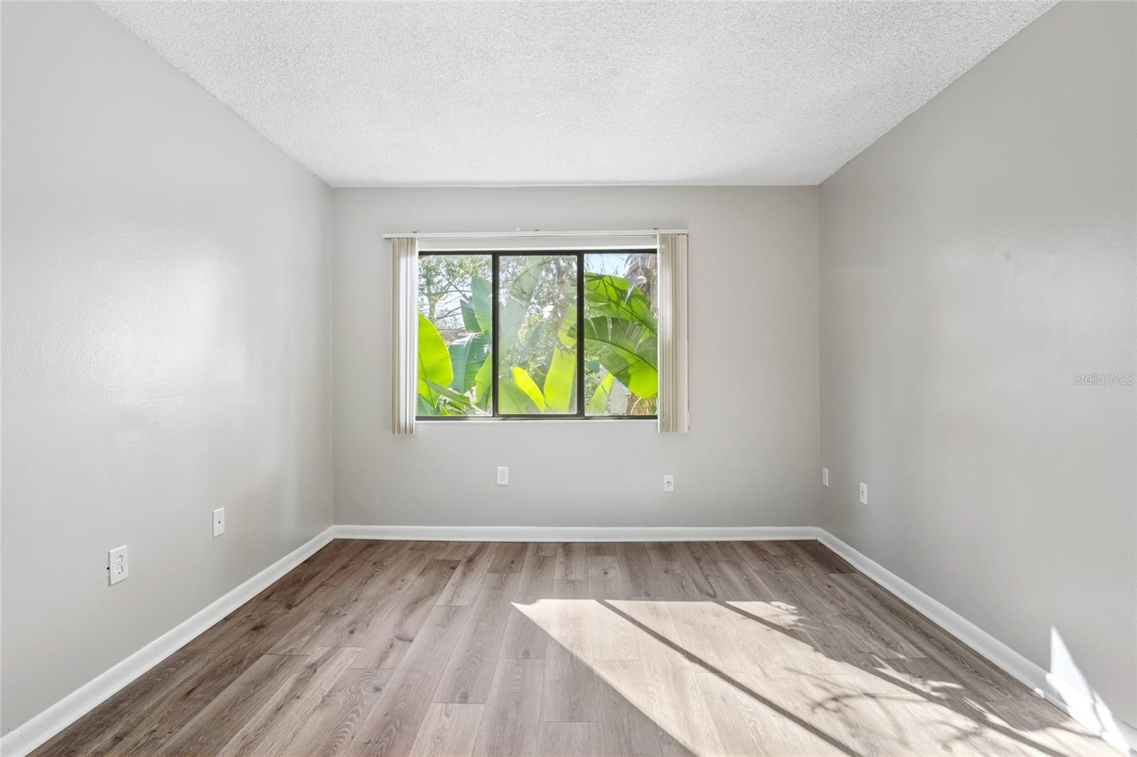 WIMBLEDON PARK CONDO 01 - Residential