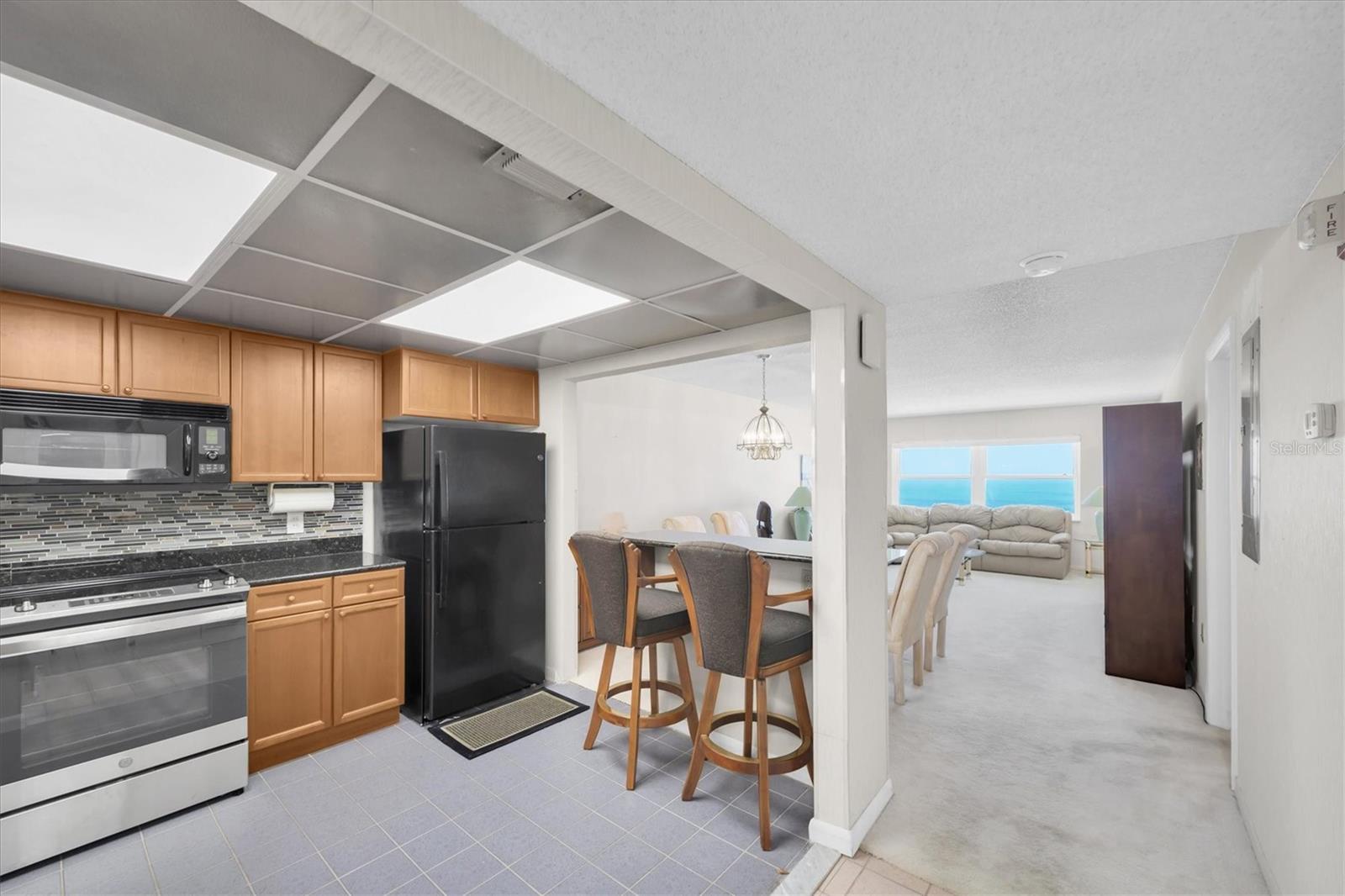 HARBOUR LIGHT TOWERS CONDO - Residential