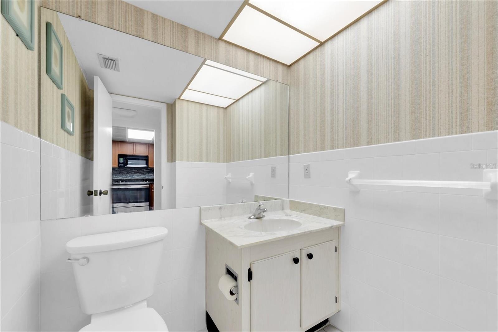 HARBOUR LIGHT TOWERS CONDO - Residential