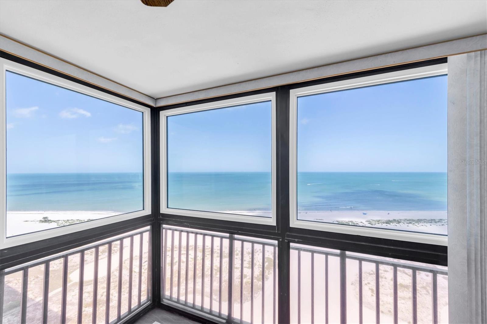 HARBOUR LIGHT TOWERS CONDO - Residential