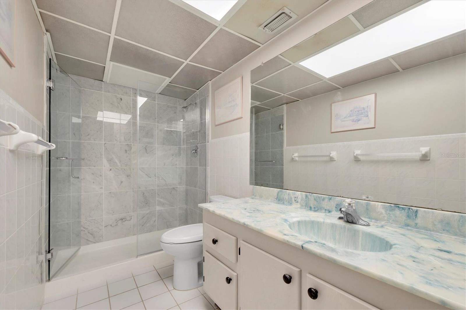 HARBOUR LIGHT TOWERS CONDO - Residential