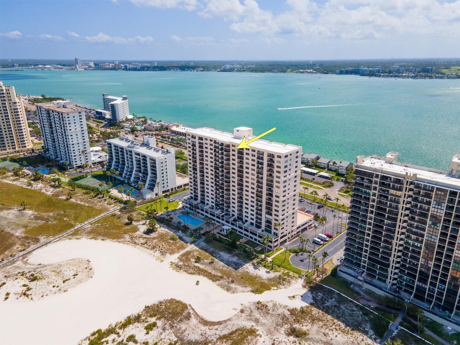 HARBOUR LIGHT TOWERS CONDO - Residential