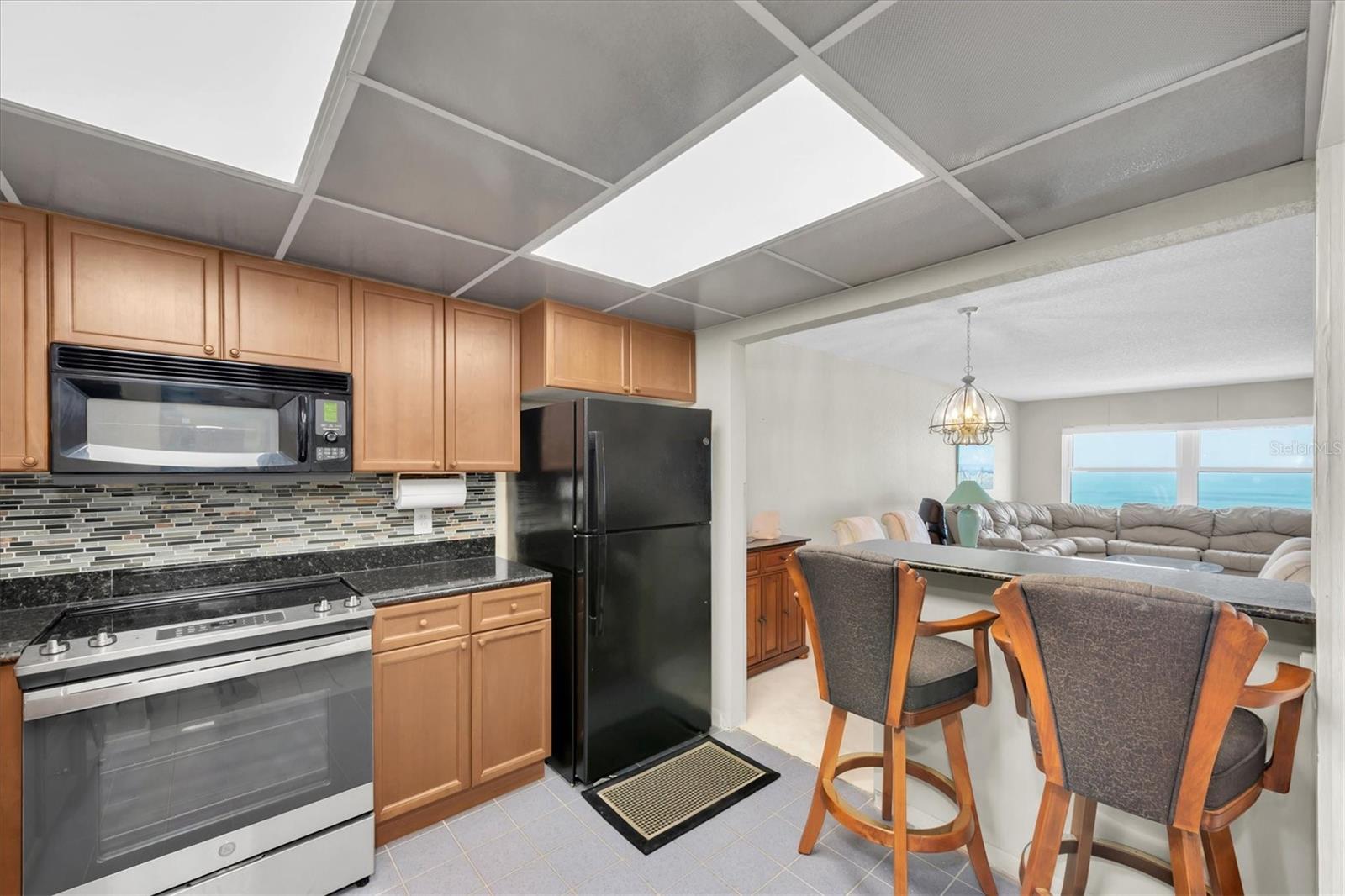 HARBOUR LIGHT TOWERS CONDO - Residential