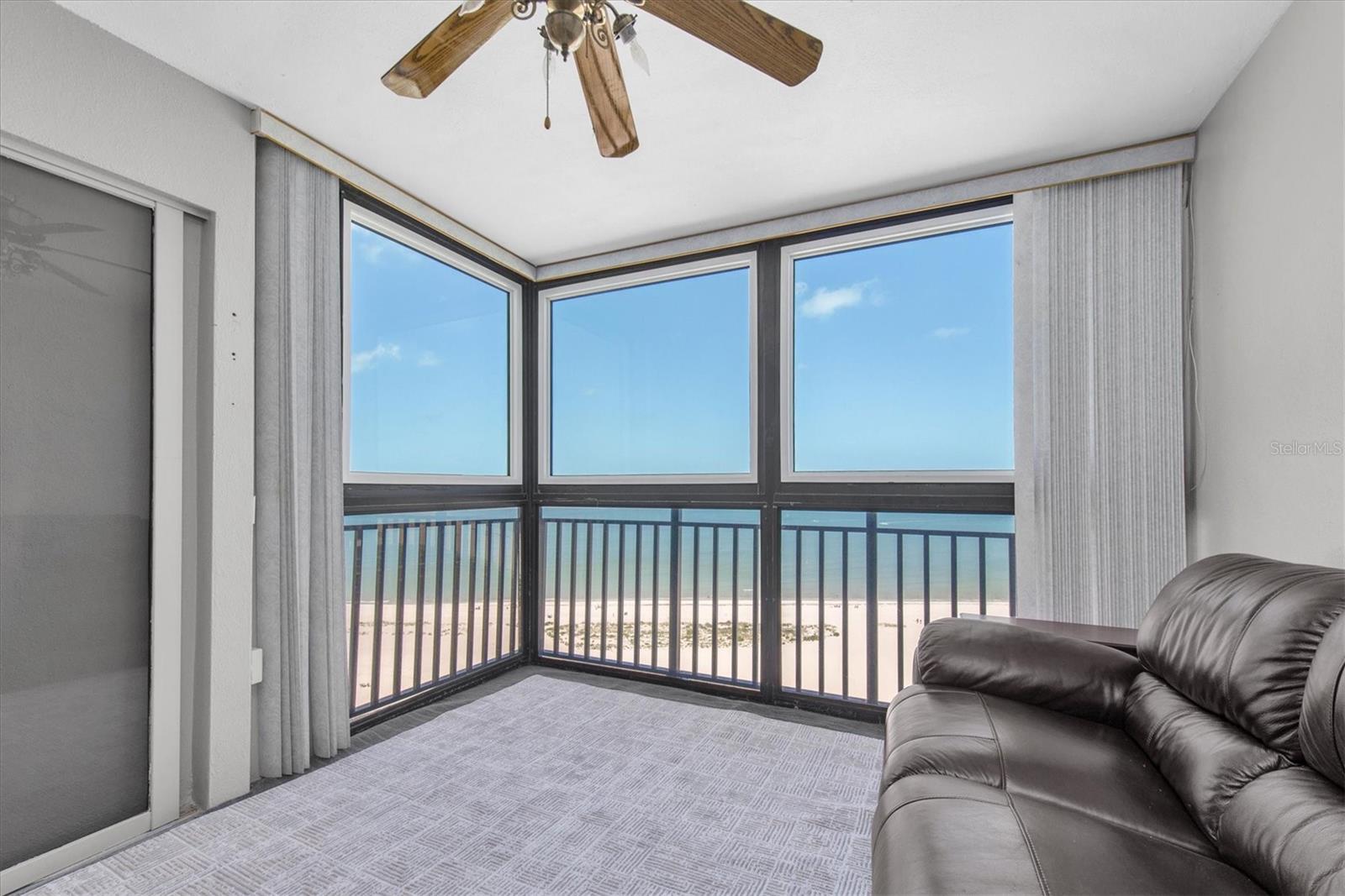 HARBOUR LIGHT TOWERS CONDO - Residential