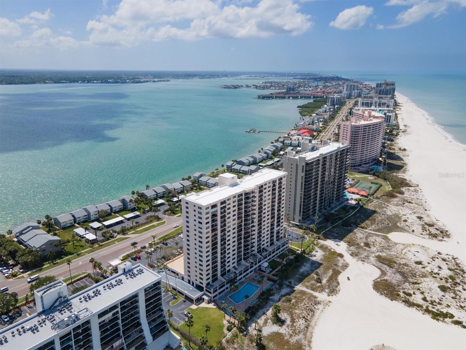 HARBOUR LIGHT TOWERS CONDO - Residential