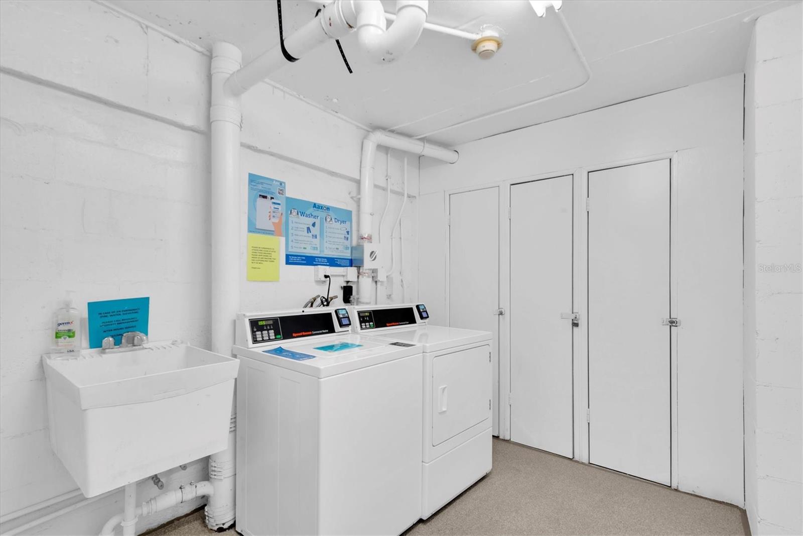 HARBOUR LIGHT TOWERS CONDO - Residential