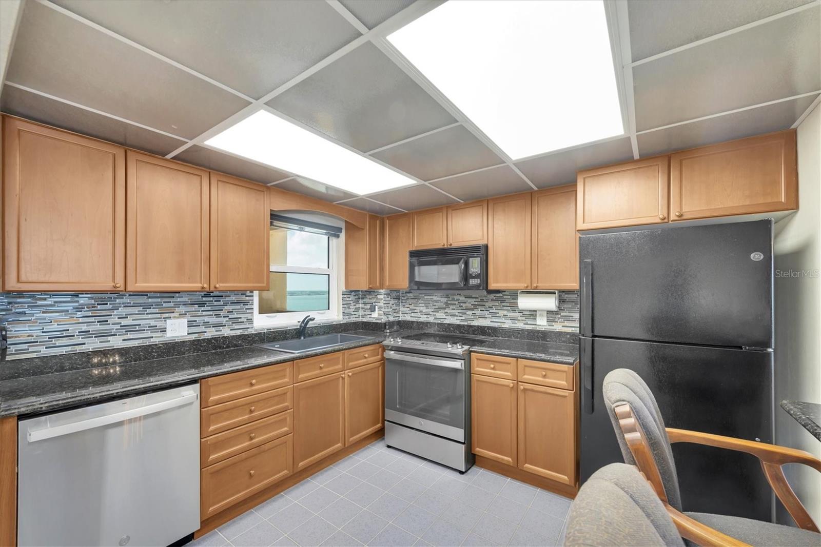 HARBOUR LIGHT TOWERS CONDO - Residential