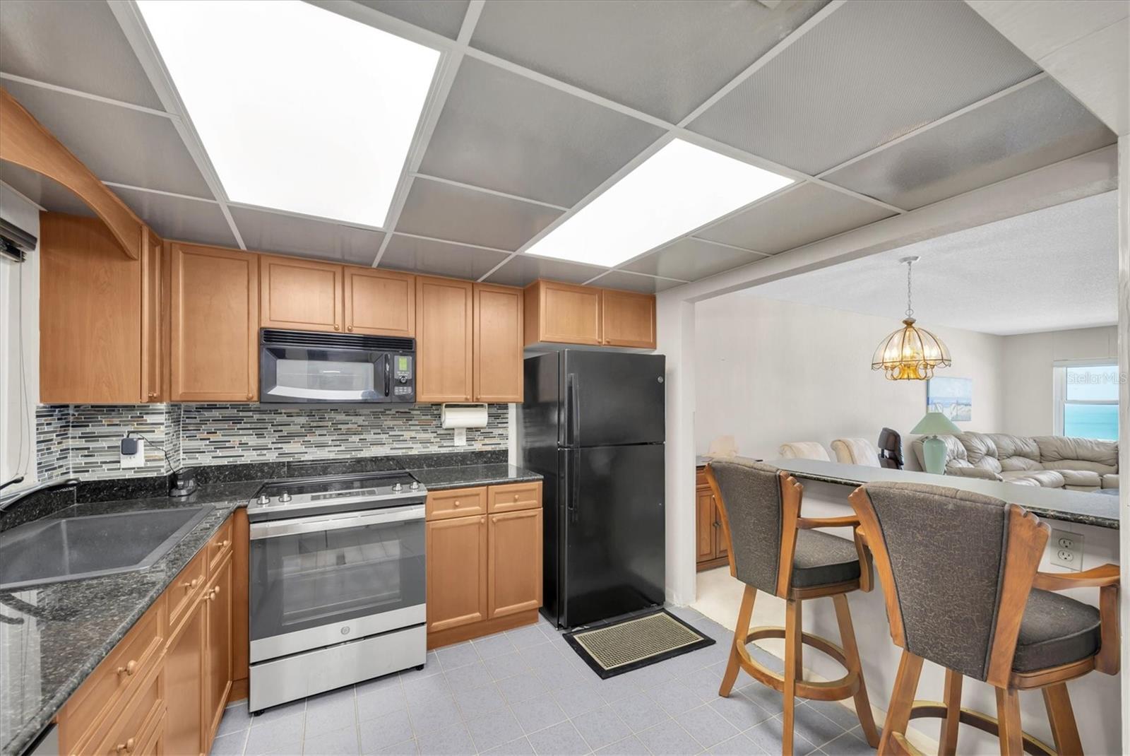 HARBOUR LIGHT TOWERS CONDO - Residential