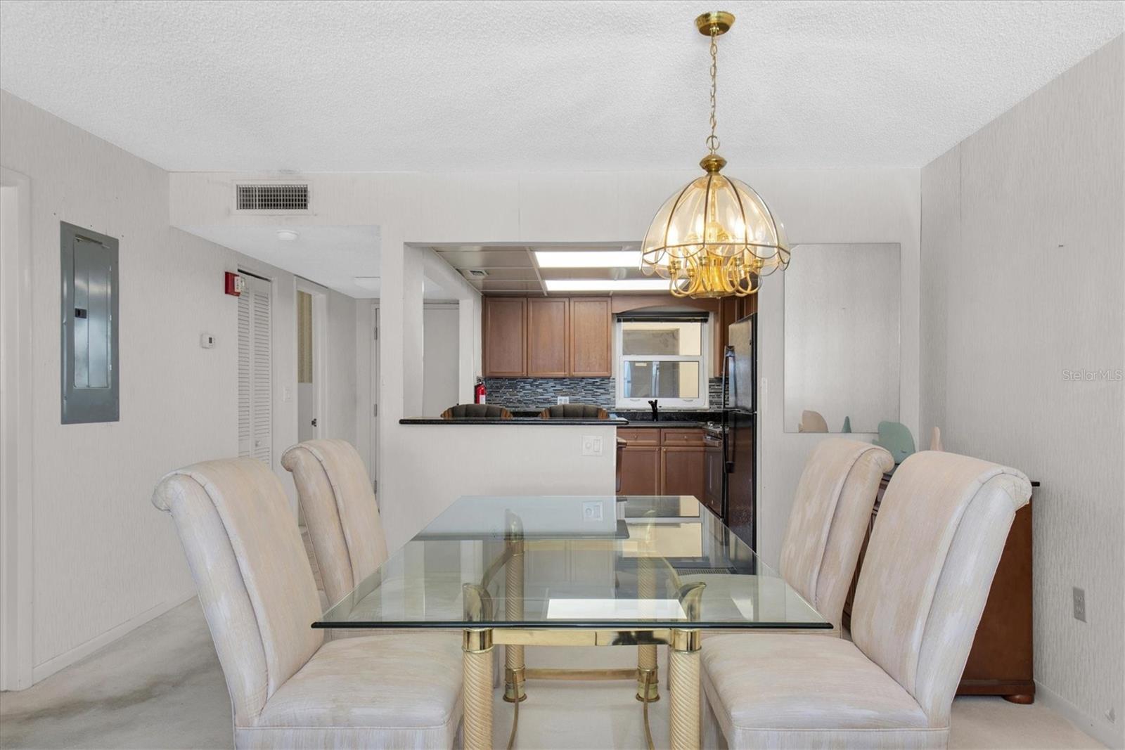 HARBOUR LIGHT TOWERS CONDO - Residential