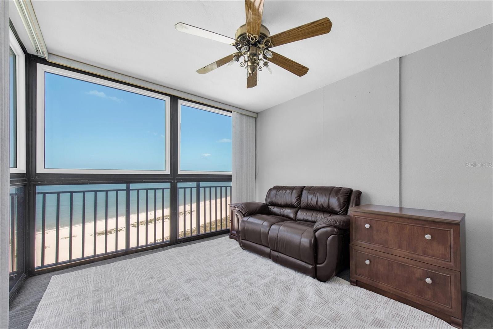 HARBOUR LIGHT TOWERS CONDO - Residential