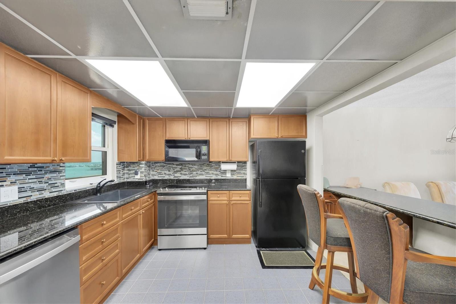 HARBOUR LIGHT TOWERS CONDO - Residential