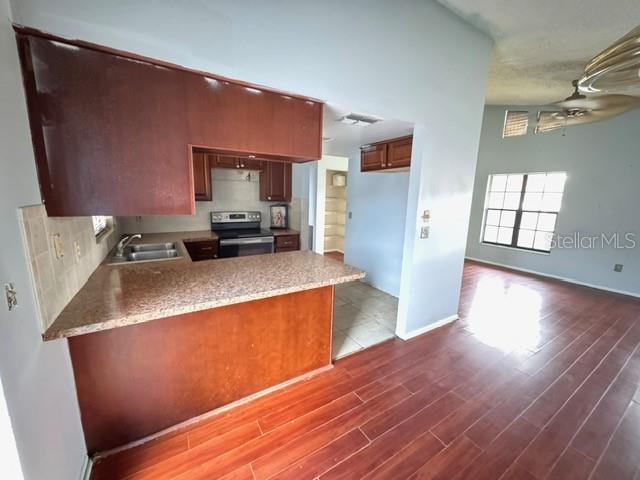 THE LAKES - Residential