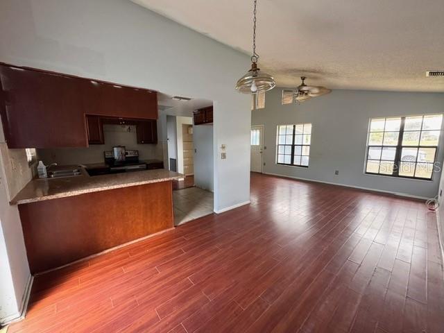 THE LAKES - Residential