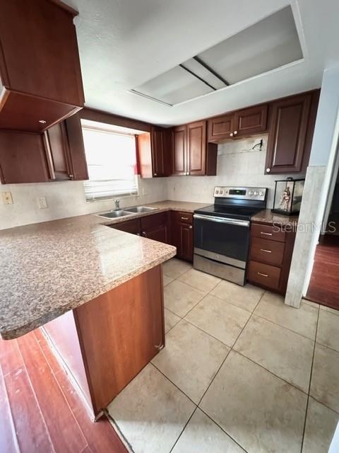 THE LAKES - Residential