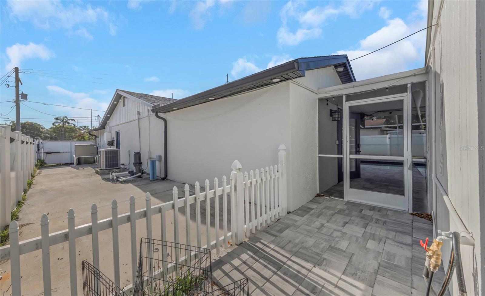 SILVER LAKE ESTATES - Residential