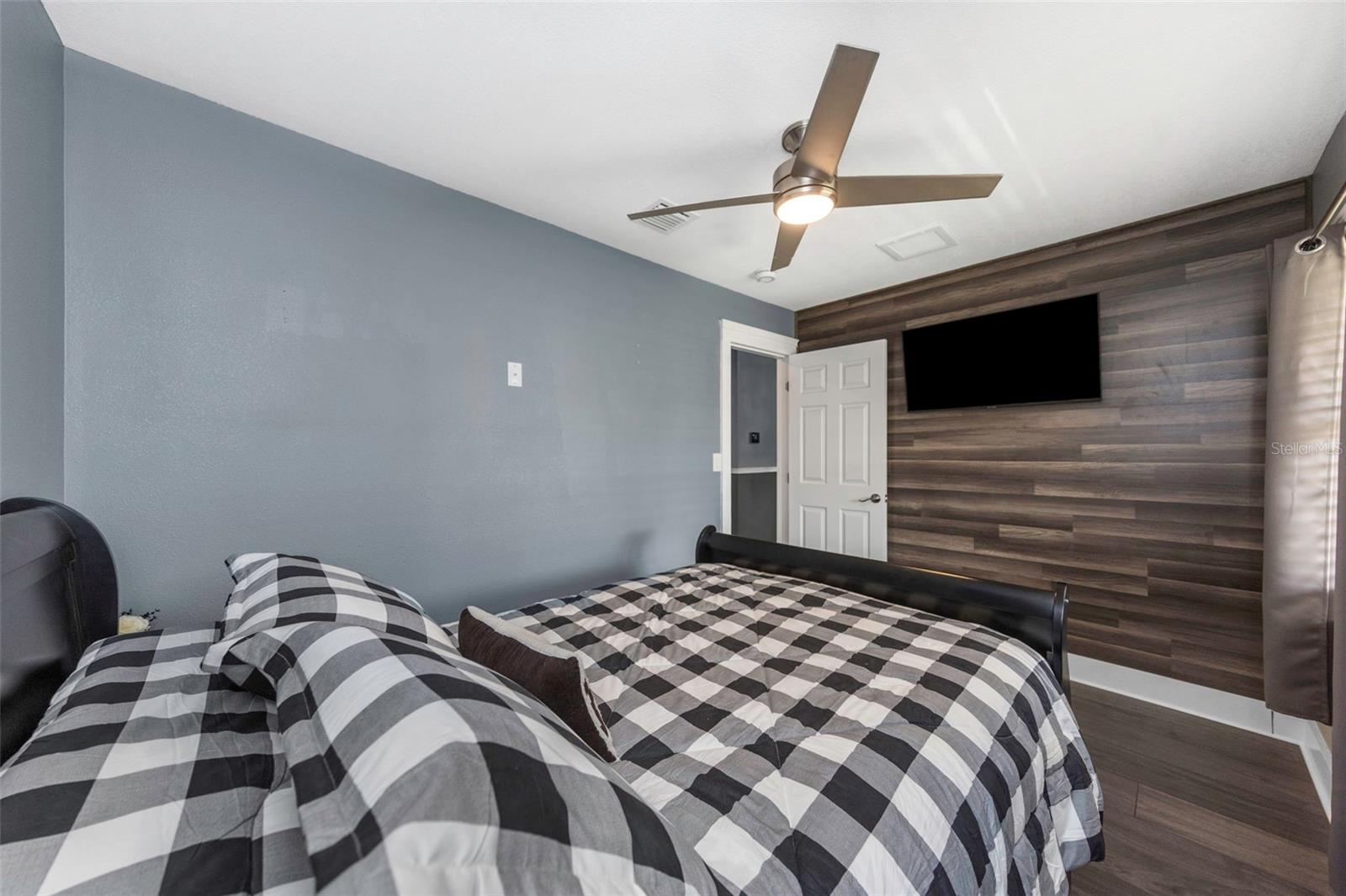 SILVER LAKE ESTATES - Residential