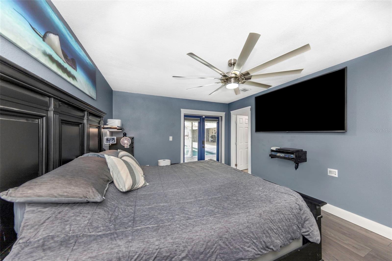 SILVER LAKE ESTATES - Residential