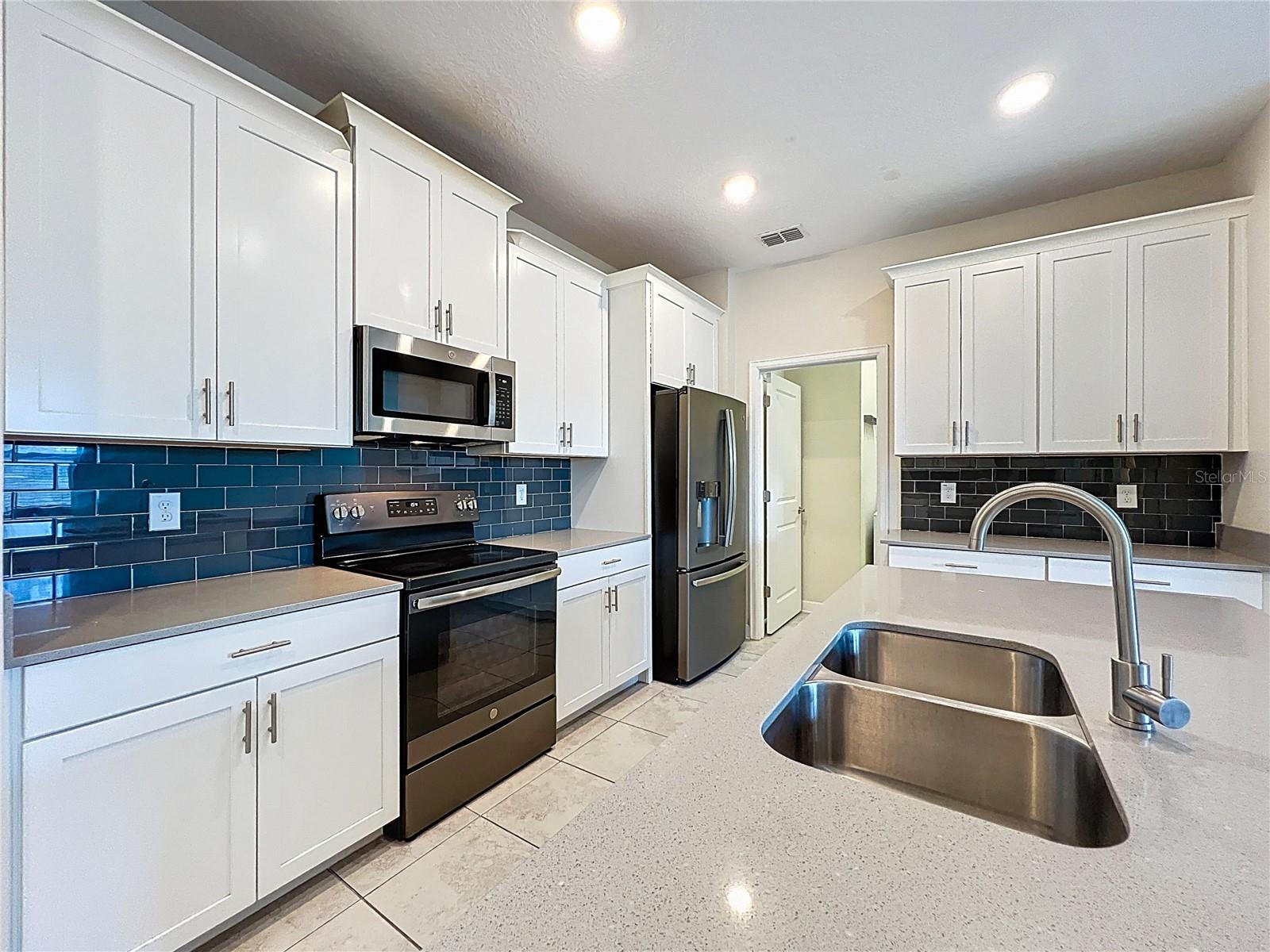 OAKS AT MOSS PARK - Residential