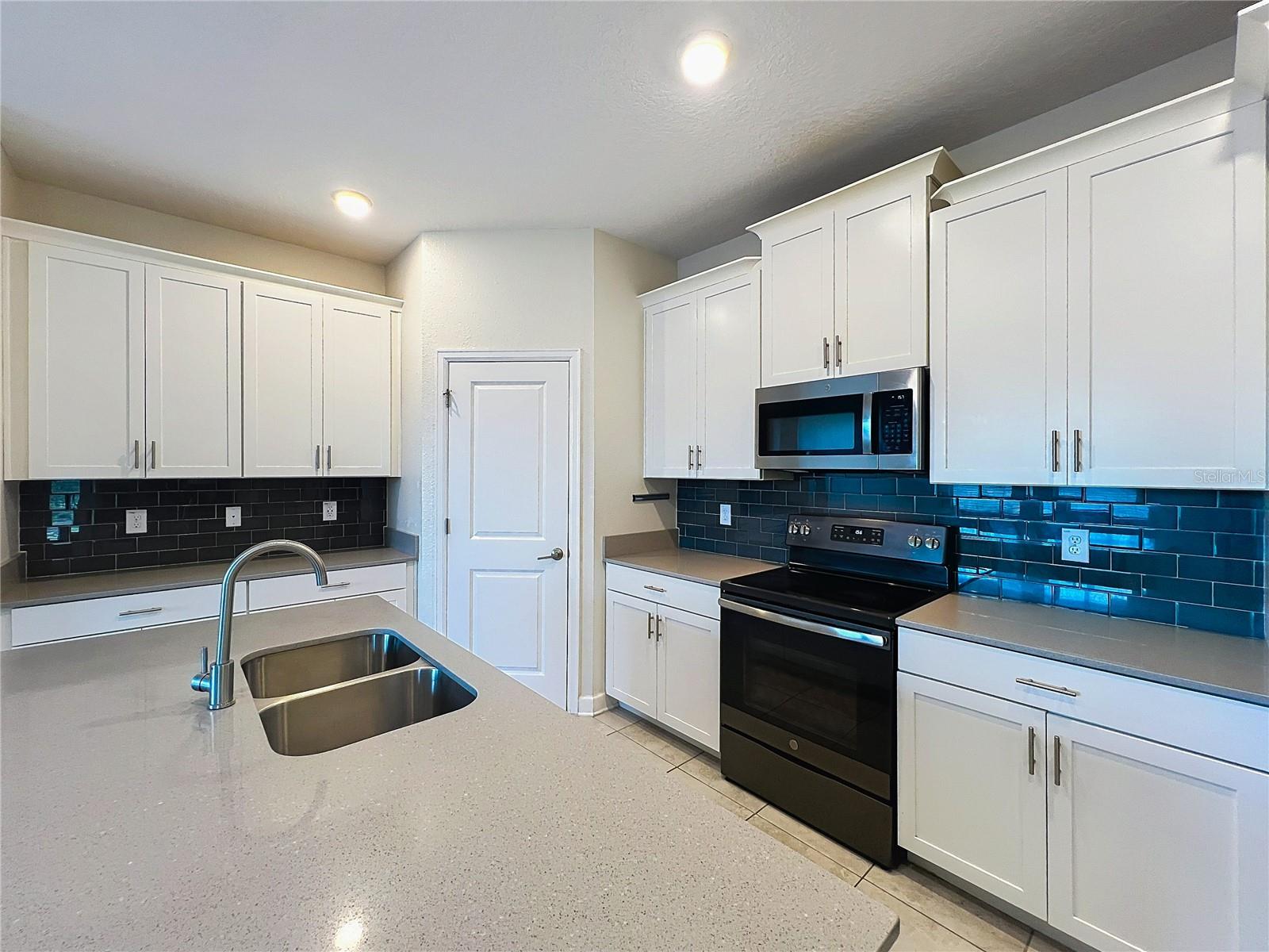 OAKS AT MOSS PARK - Residential