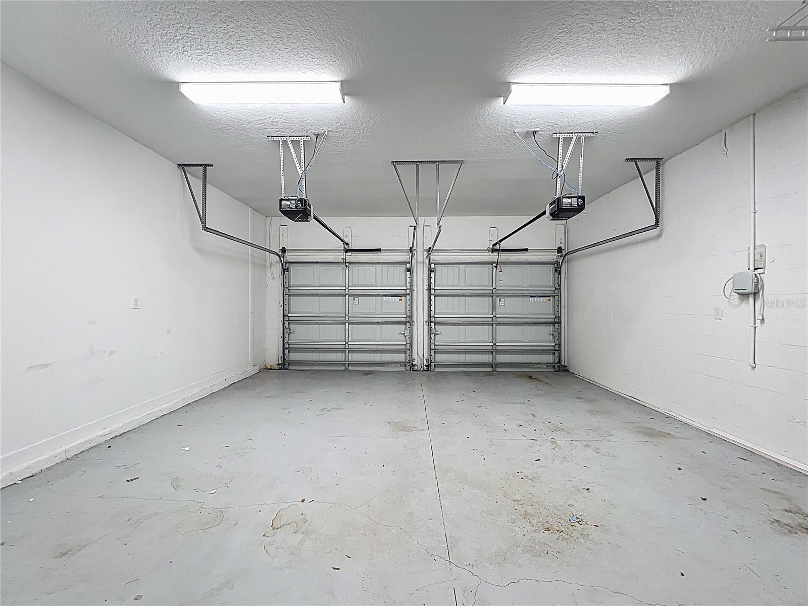 OAKS AT MOSS PARK - Residential