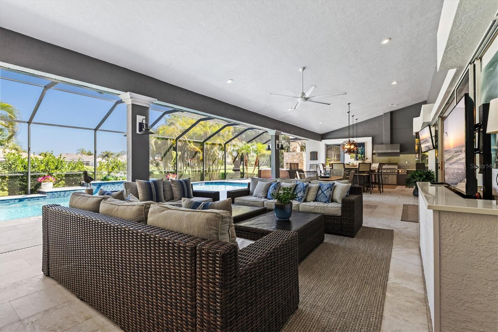 LINKS AT PALM-AIRE - Residential