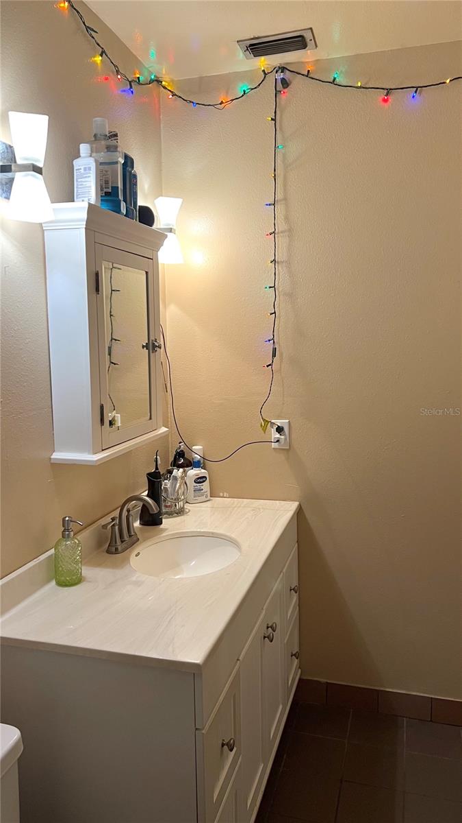 FARRINGTON ARMS CONDO - Residential Lease