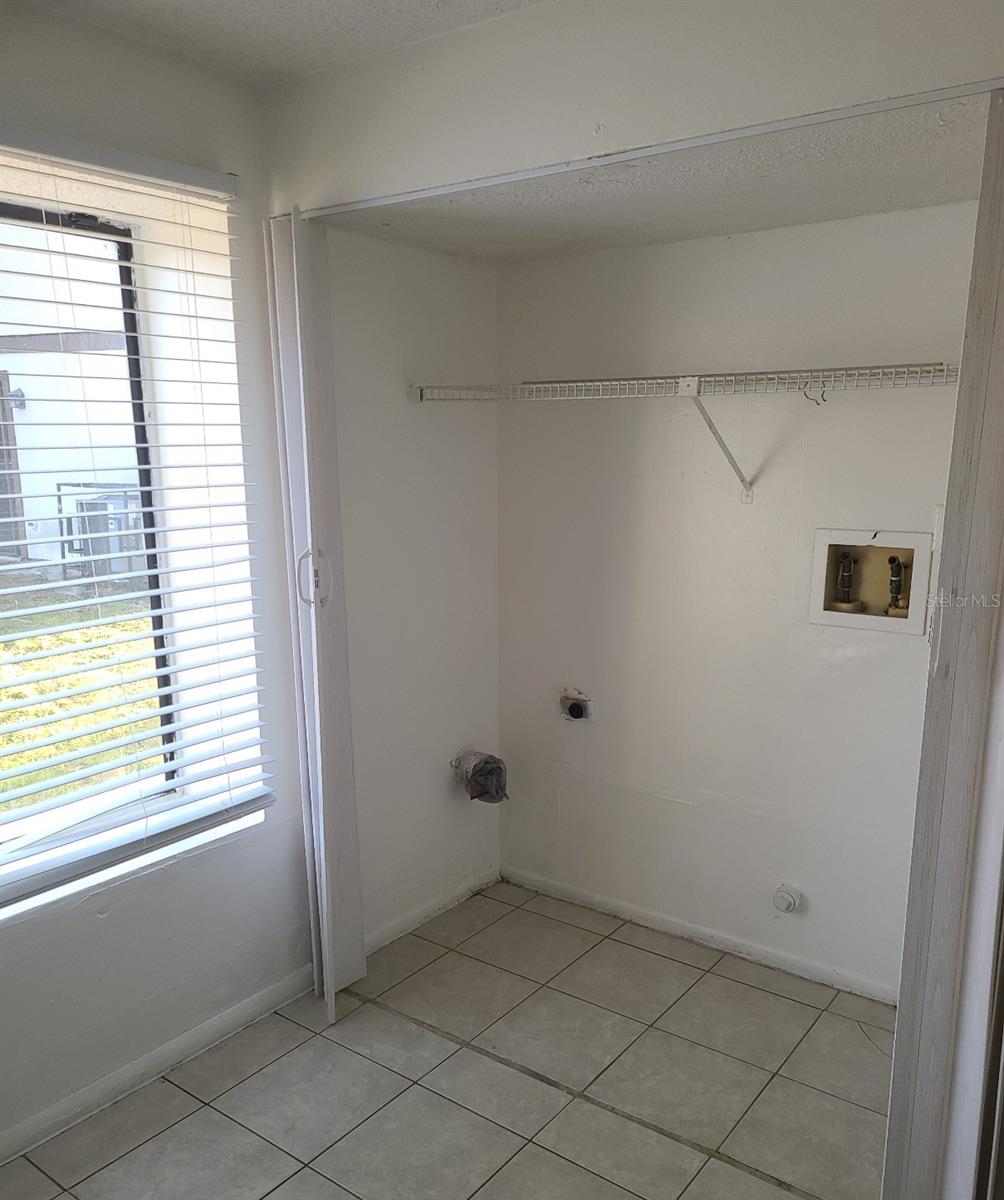 ACORN VILLAGE CONDO PH 02 - Residential