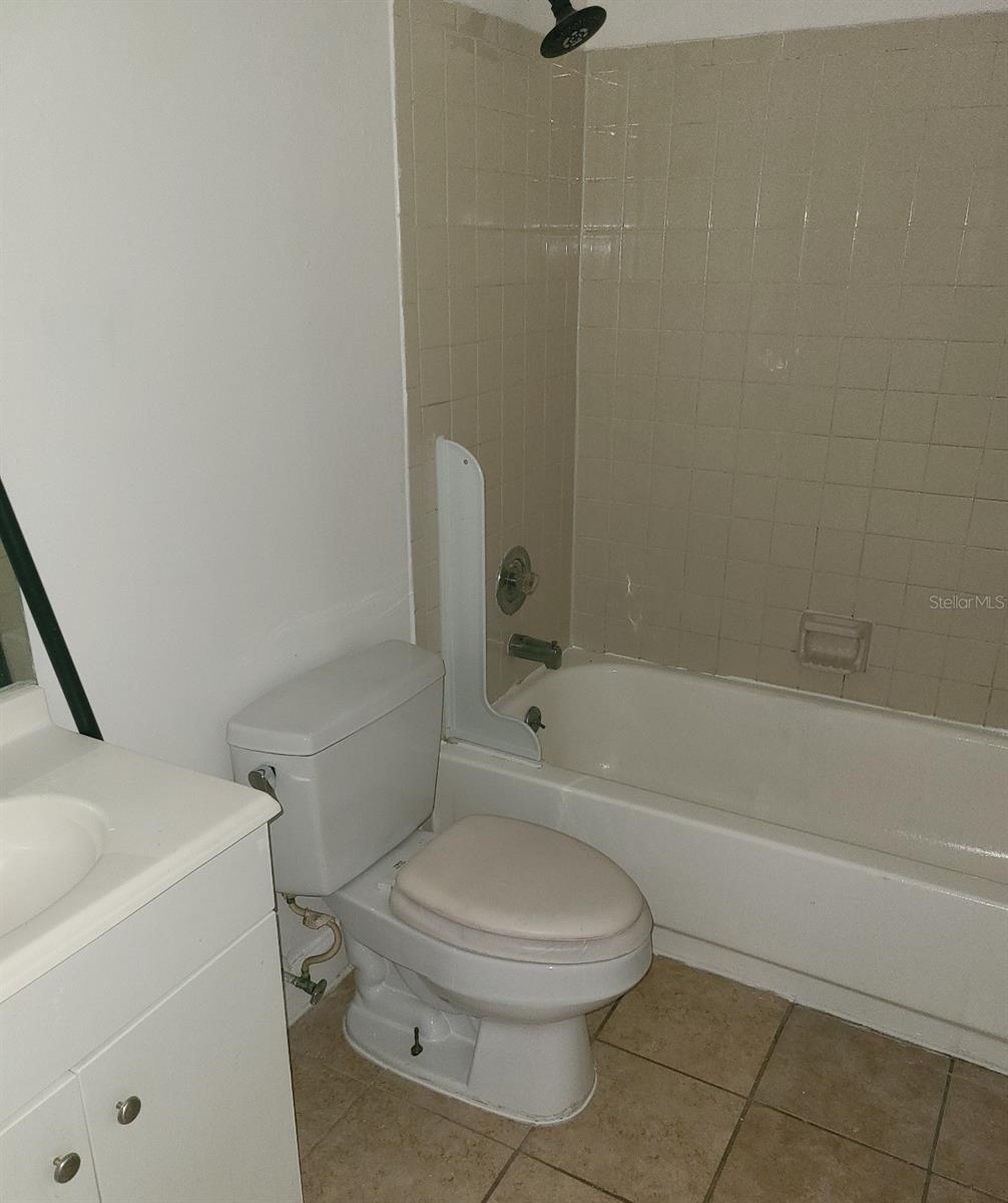 ACORN VILLAGE CONDO PH 02 - Residential