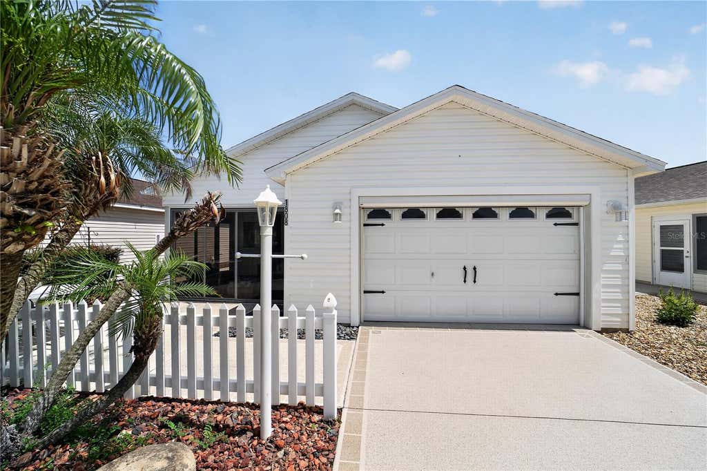 Photo of 1808 Endsley Court, The Villages, FL 32162 (MLS # G5114127)