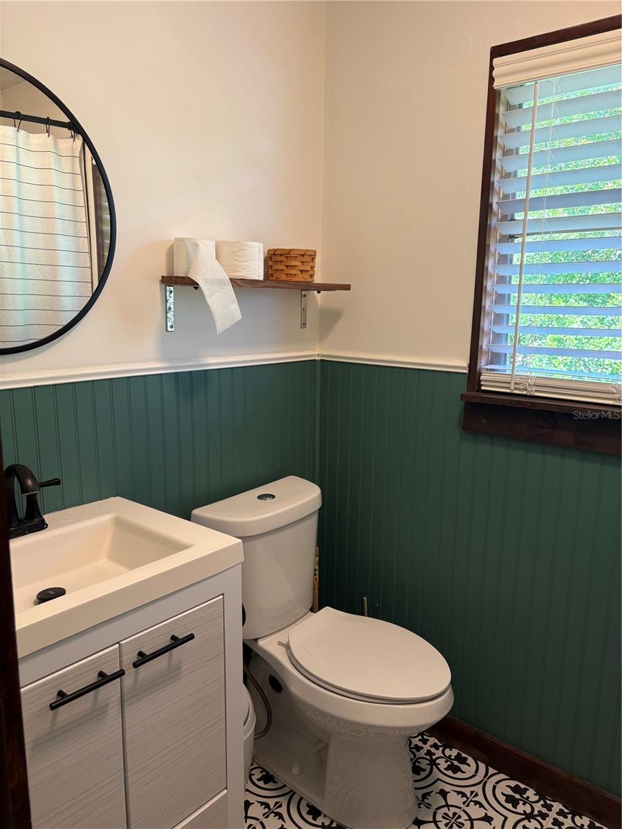 VERO LAKE ESTATES UNIT H-4 - Residential Lease