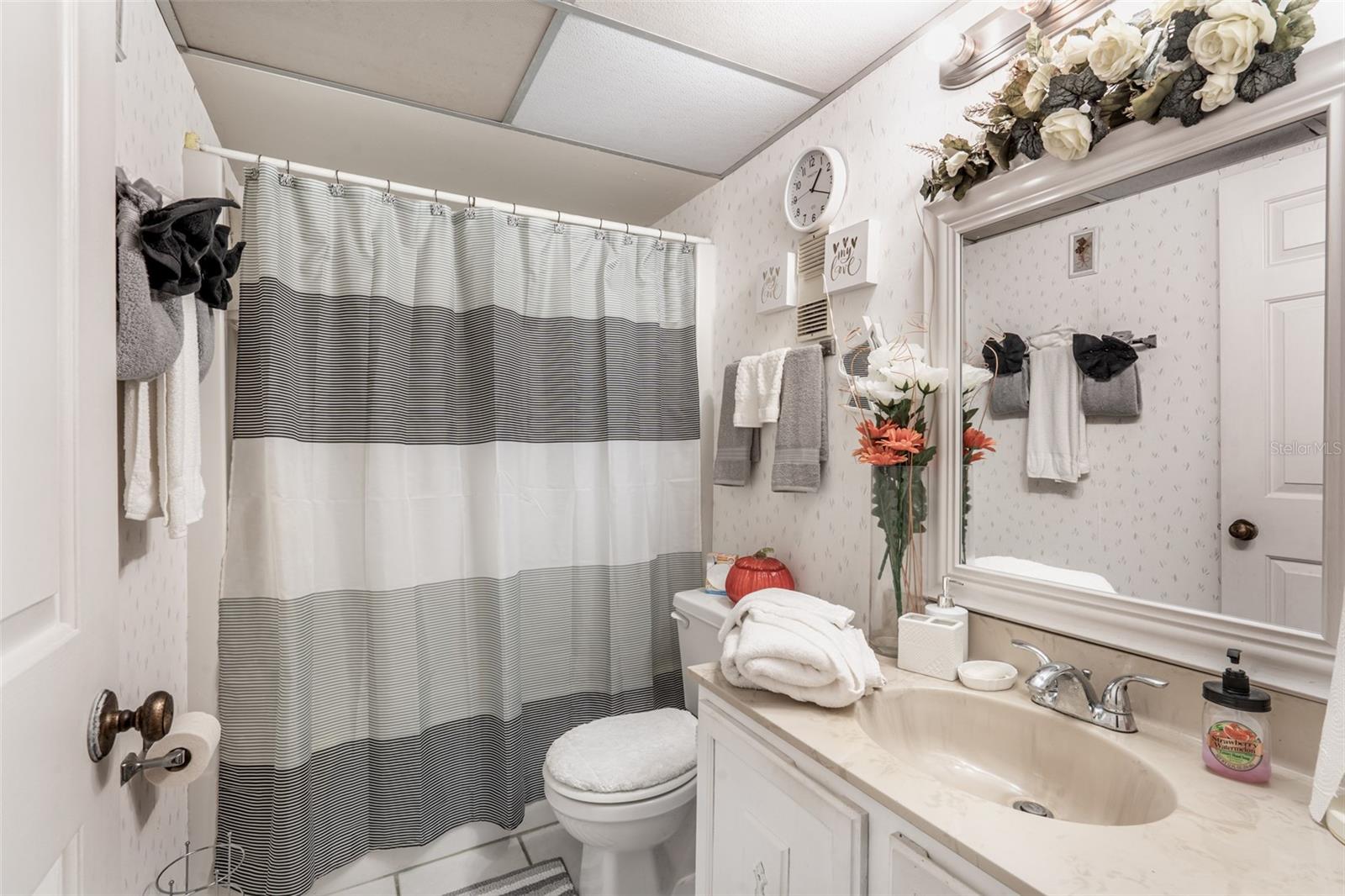 ERROL OAKS CONDO 01 - Residential