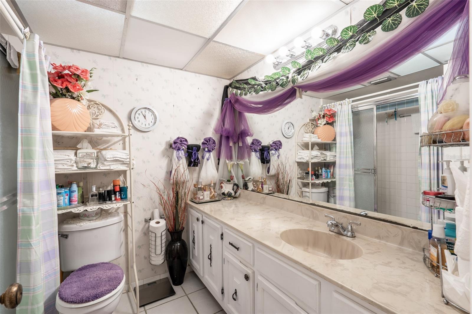 ERROL OAKS CONDO 01 - Residential