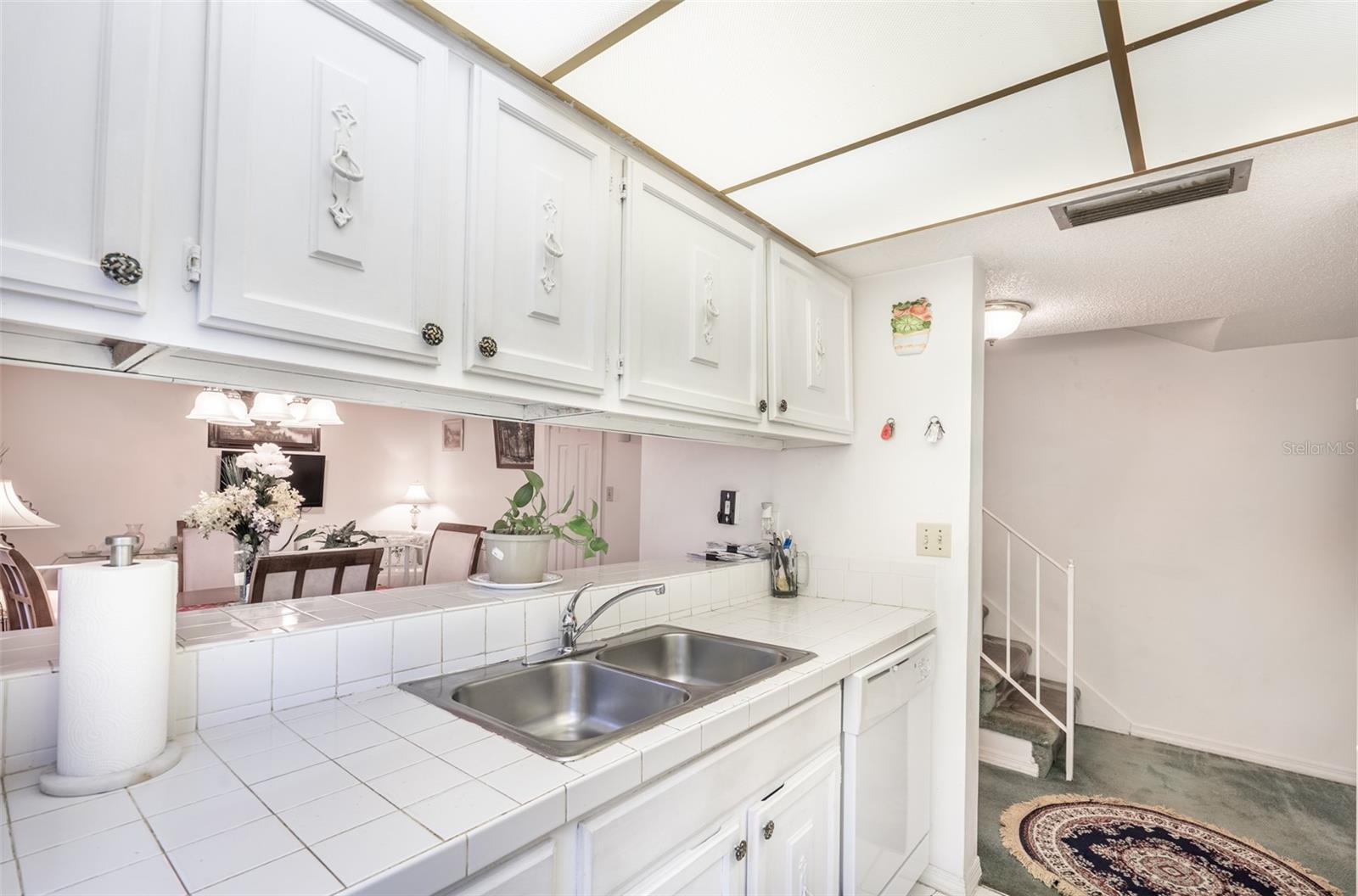 ERROL OAKS CONDO 01 - Residential