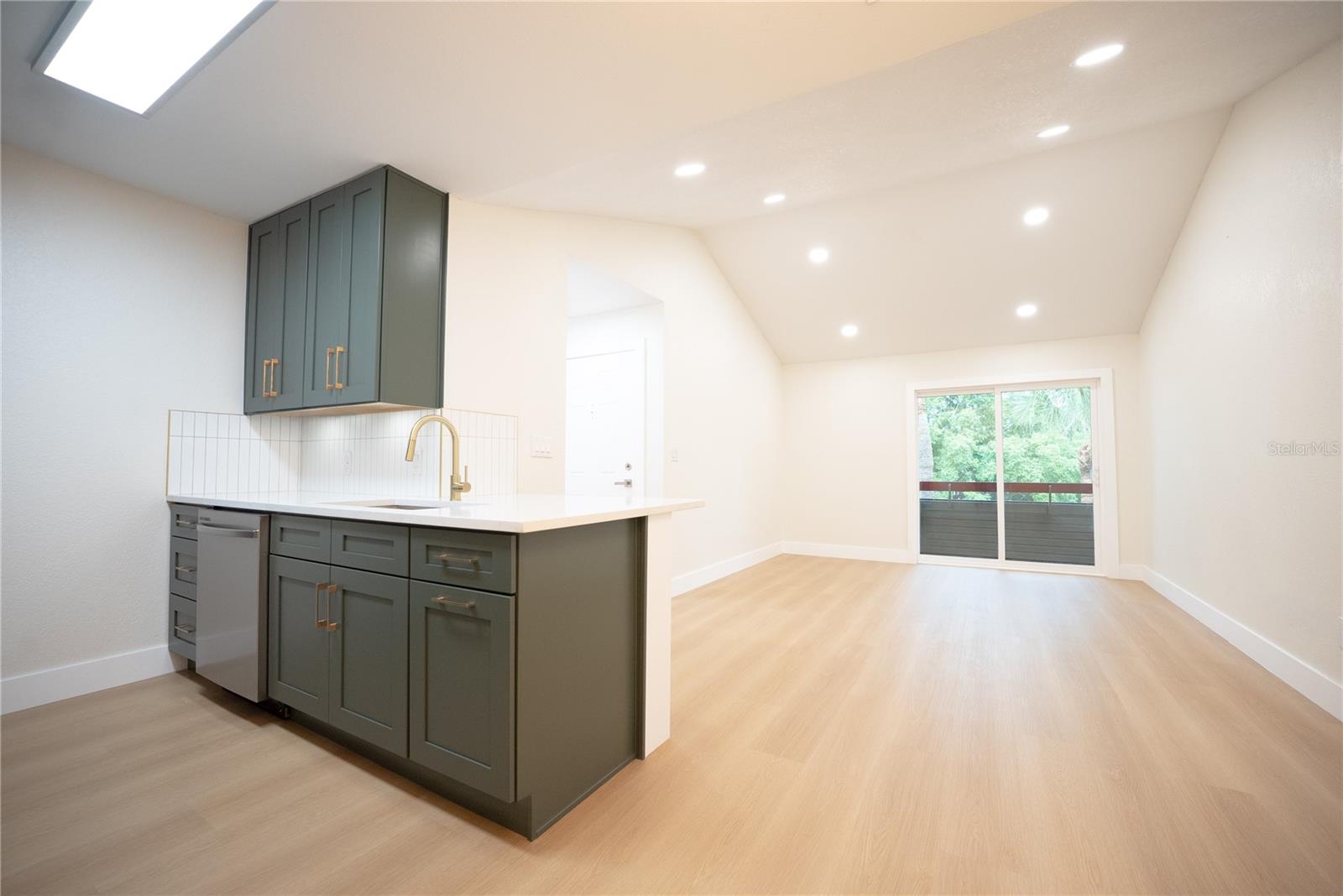 ITOPIA PRIVATE RESIDENCES CONDO - Residential