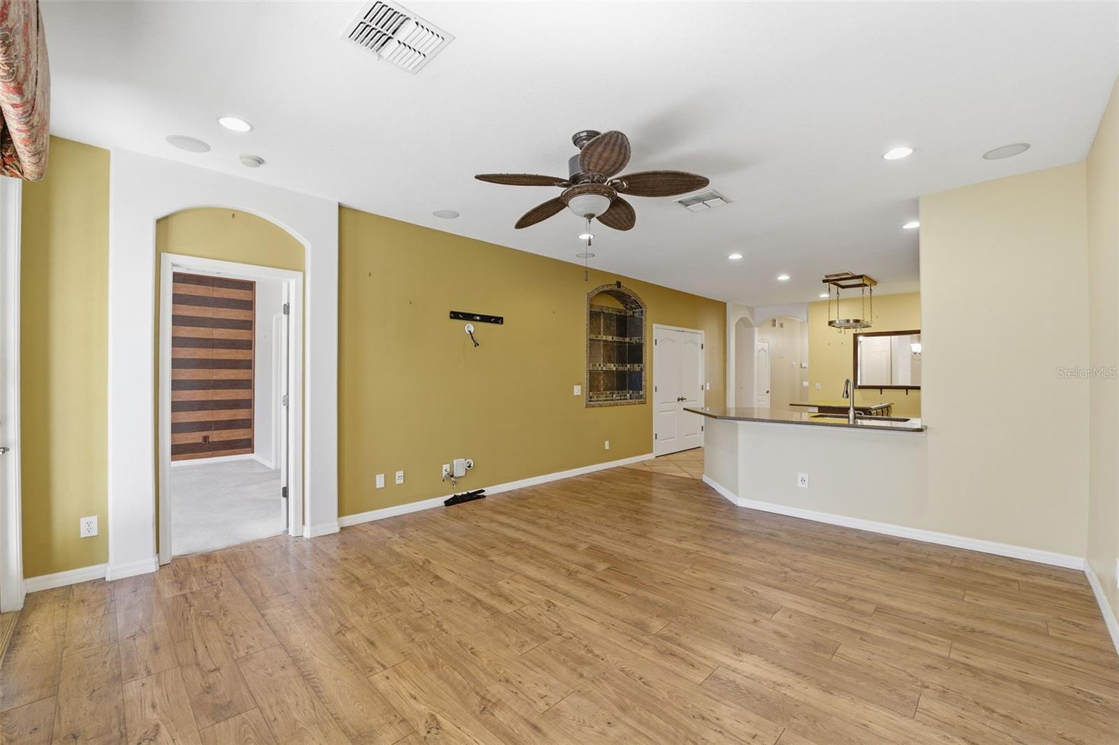 SPRING RIDGE - Residential