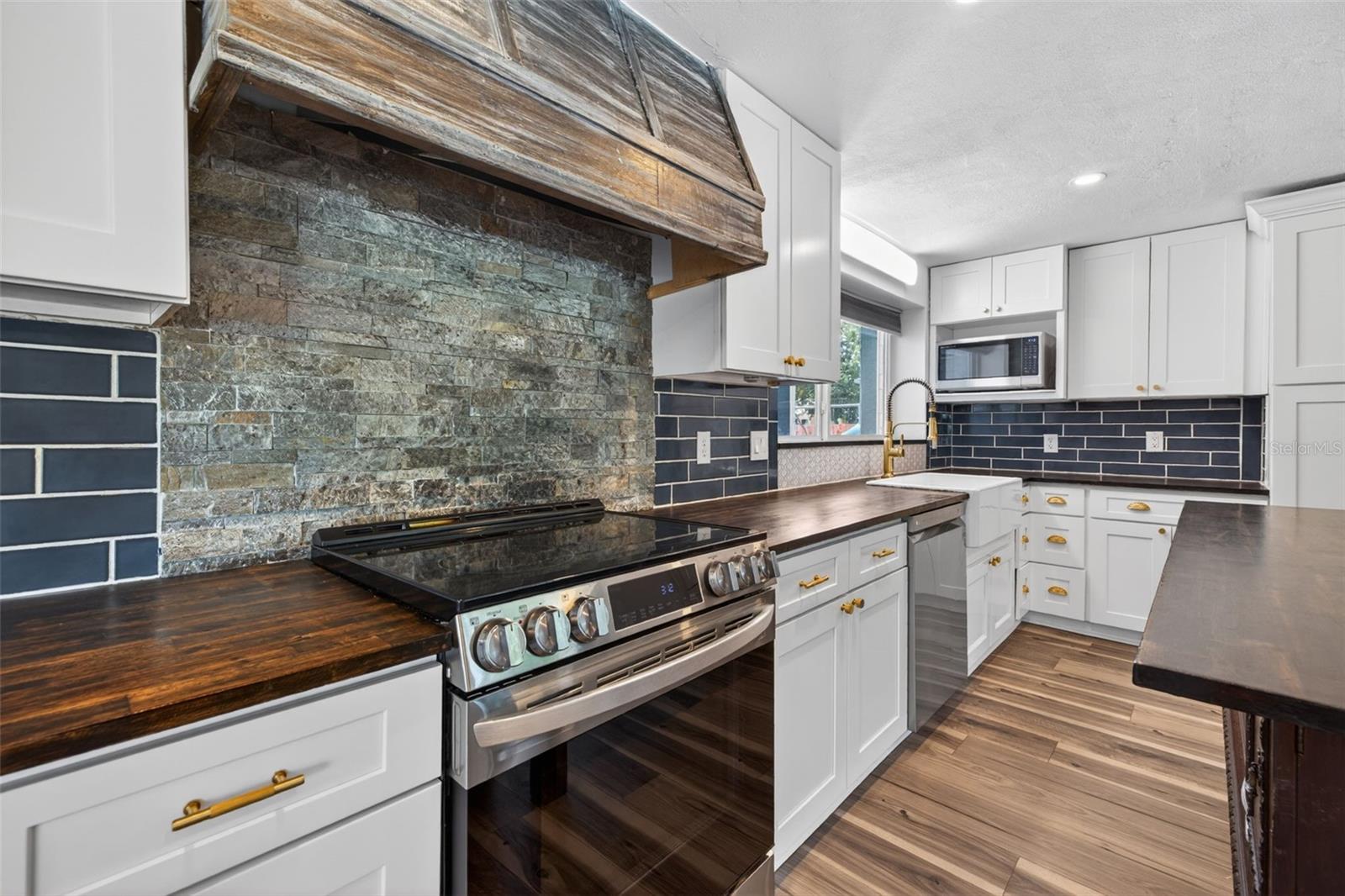 BEAUCLAIRE HIGHLANDS - Residential
