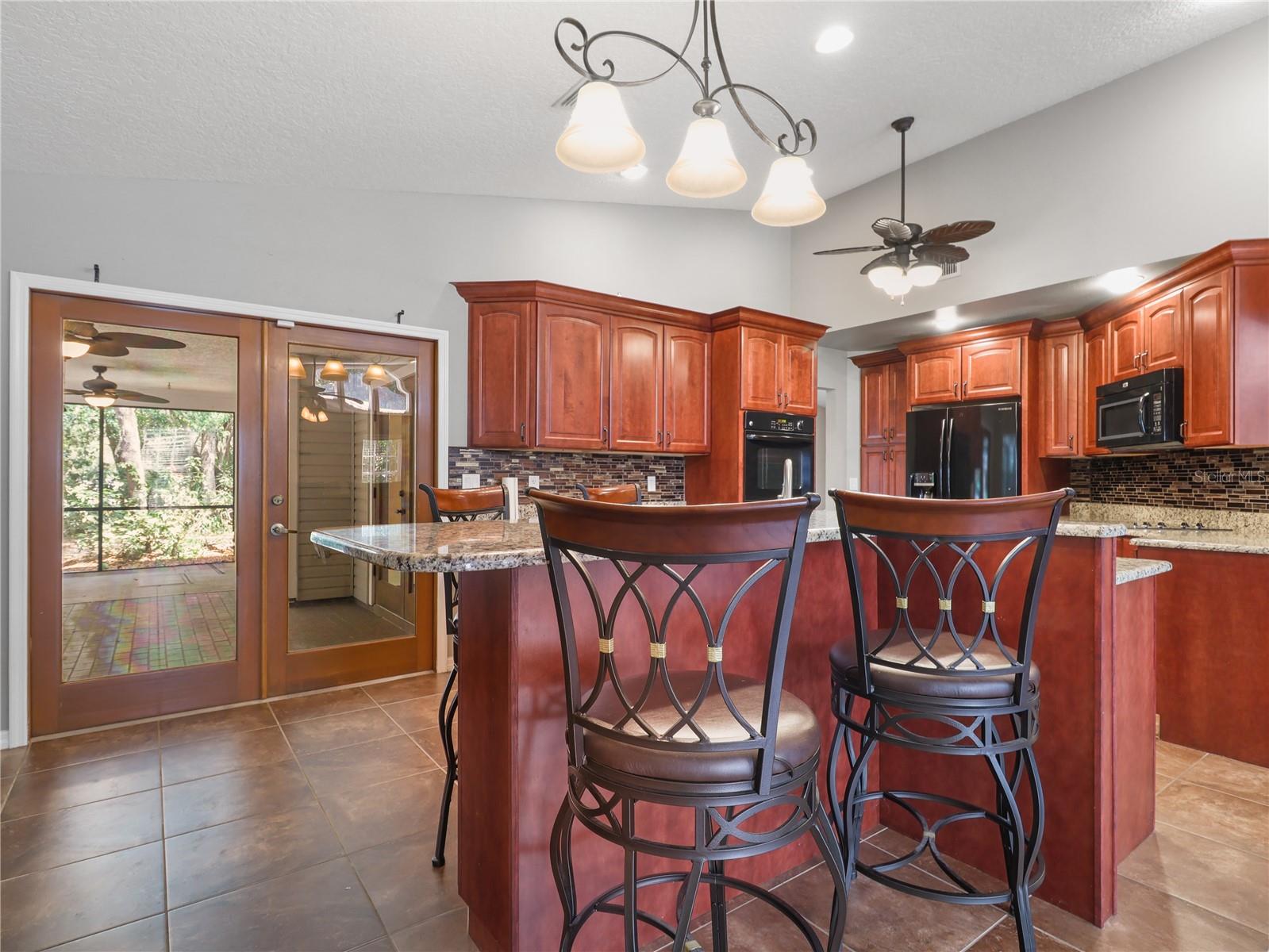 994 COUNTRY LAKE CIRCLE