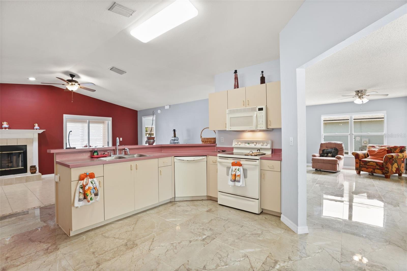 LAKE DAISY ESTATES - Residential