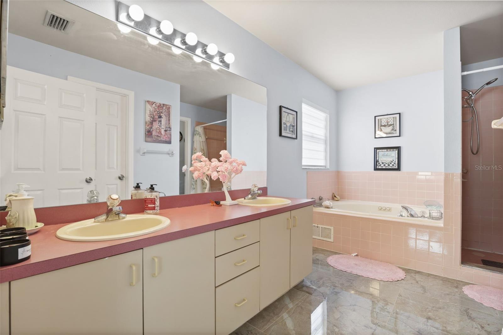 LAKE DAISY ESTATES - Residential